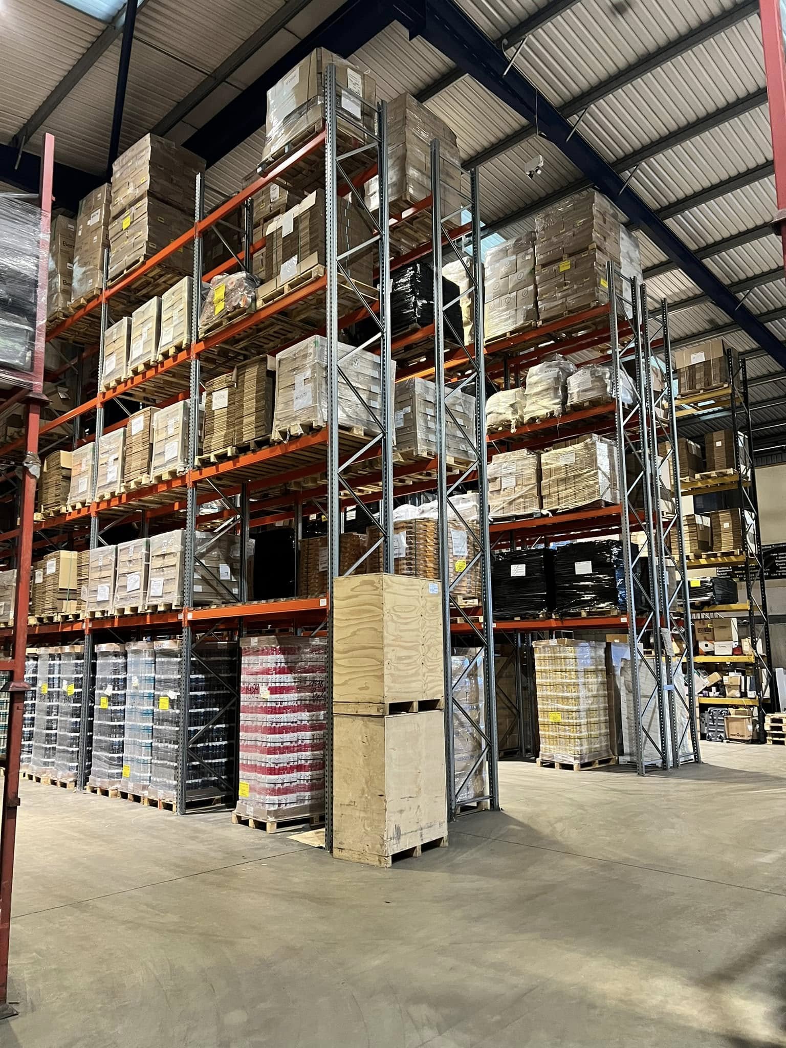 High-bay pallet racking